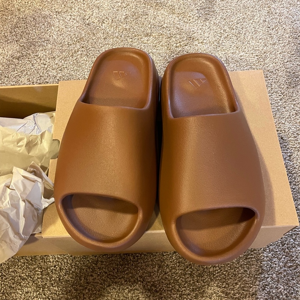 Brand New, AUTHENTIC Yezzy Slides. Size 9